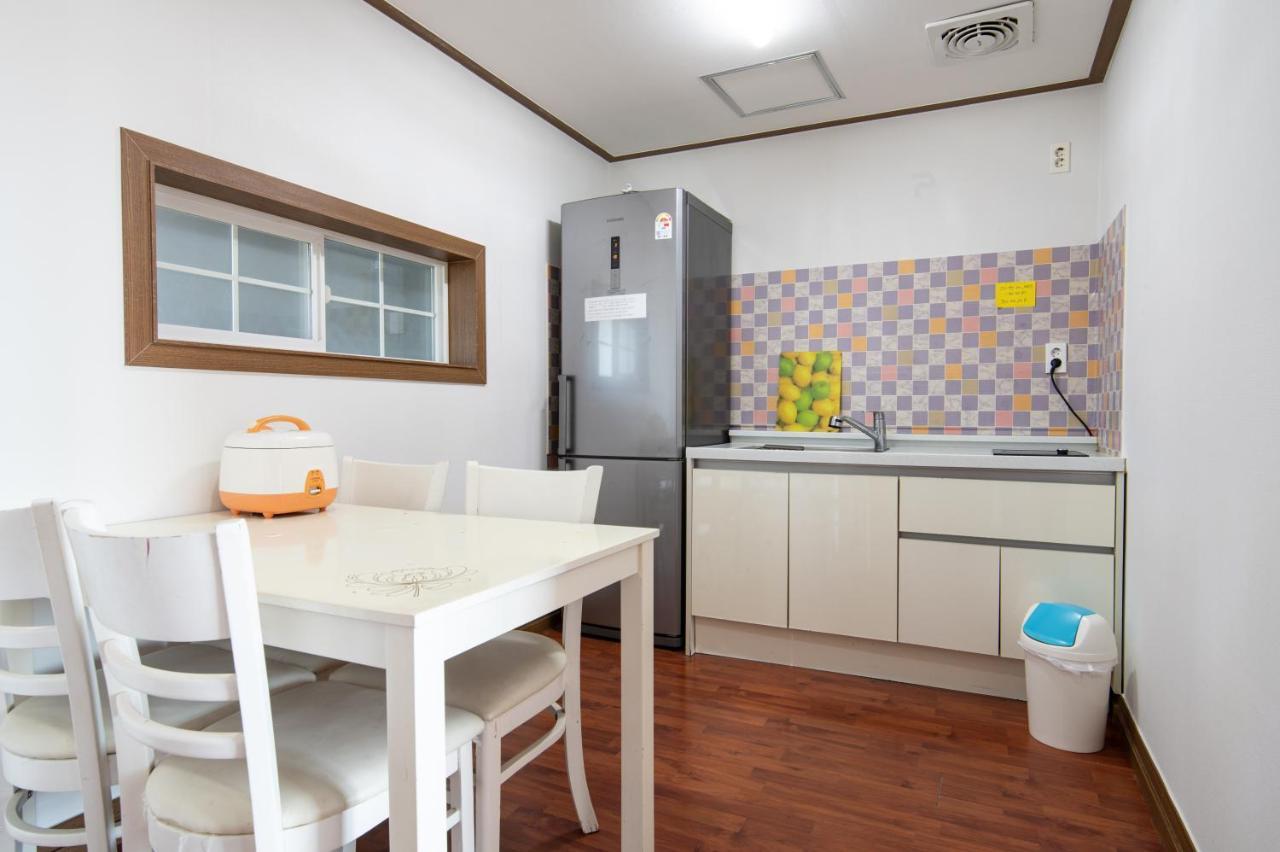 White Dream Pension Jeju Exterior photo