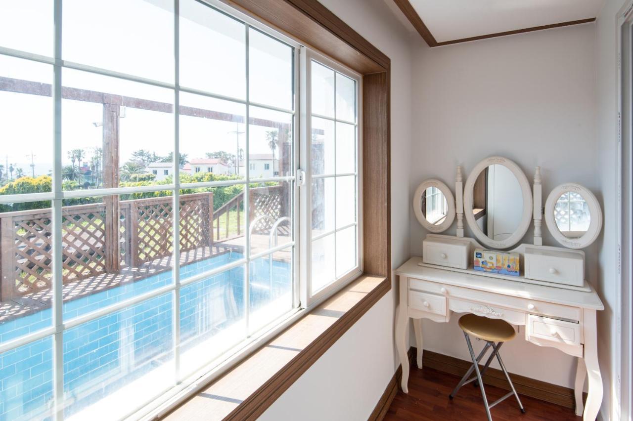 White Dream Pension Jeju Exterior photo