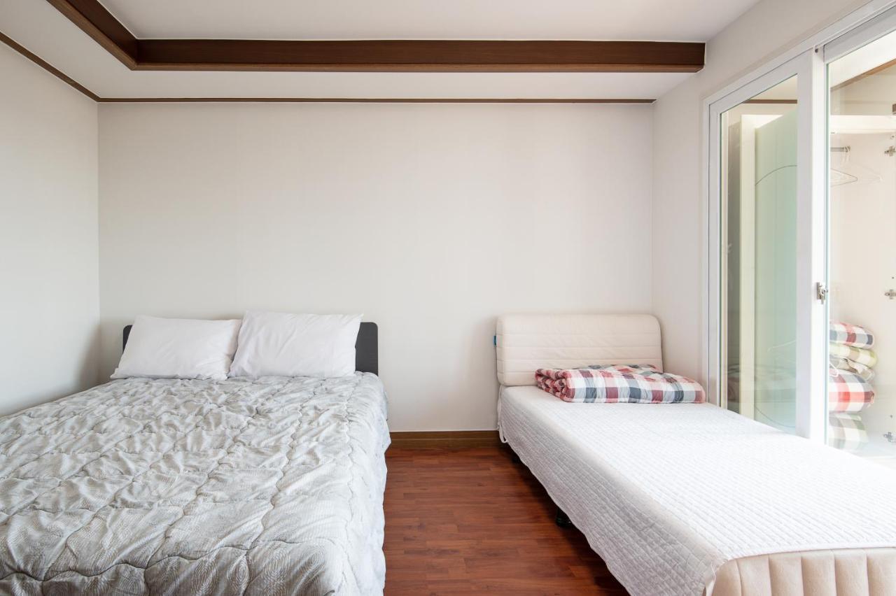 White Dream Pension Jeju Exterior photo