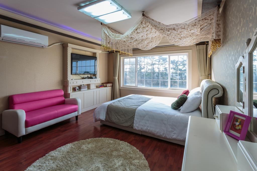 White Dream Pension Jeju Exterior photo