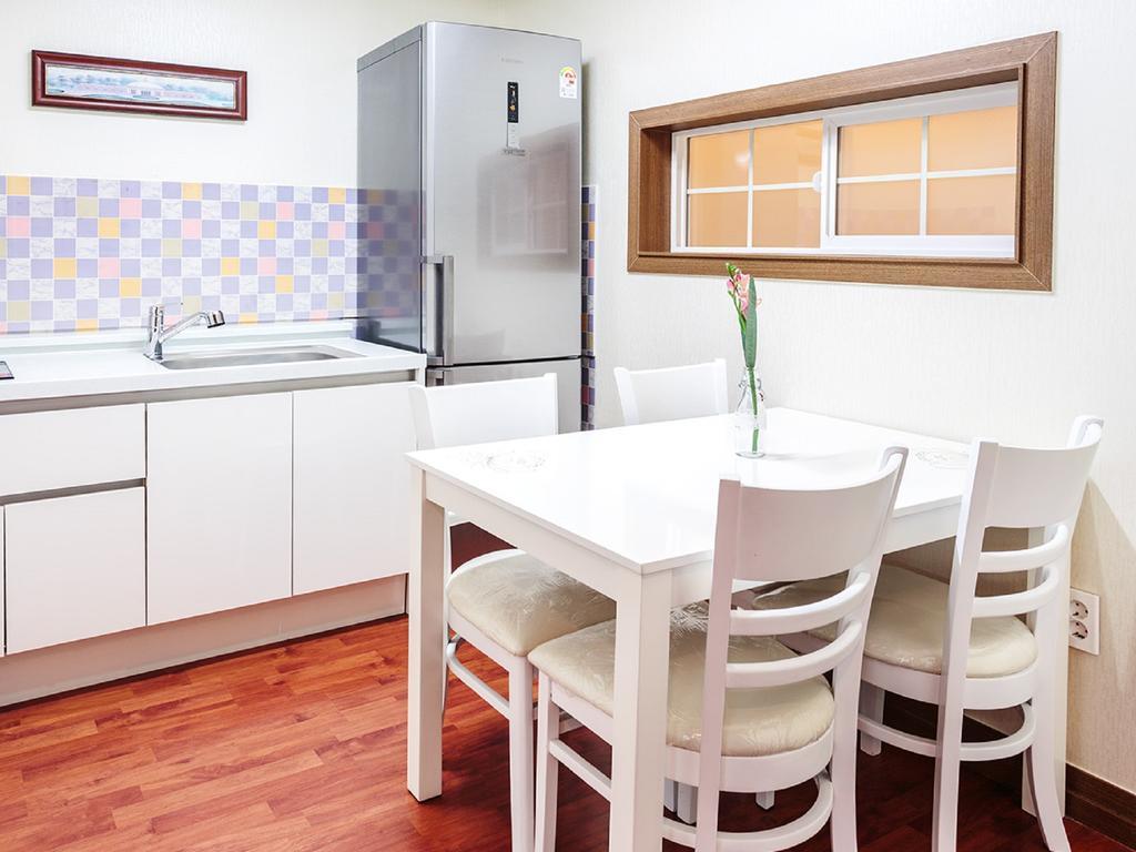 White Dream Pension Jeju Exterior photo
