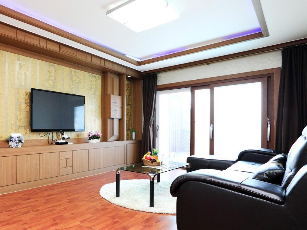White Dream Pension Jeju Exterior photo