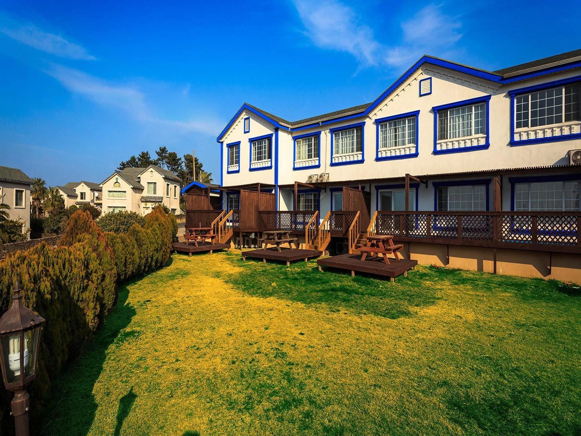 White Dream Pension Jeju Exterior photo