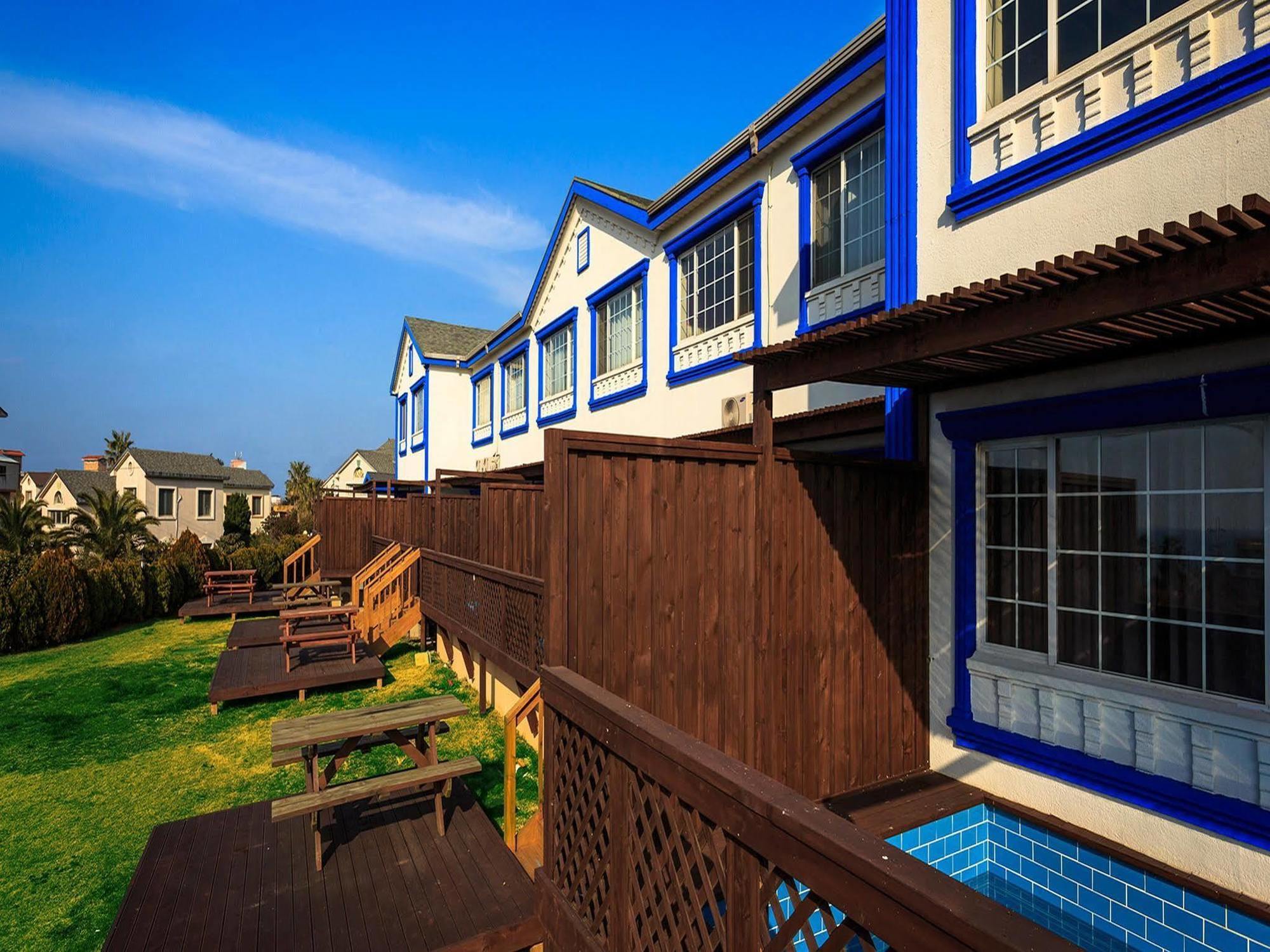 White Dream Pension Jeju Exterior photo
