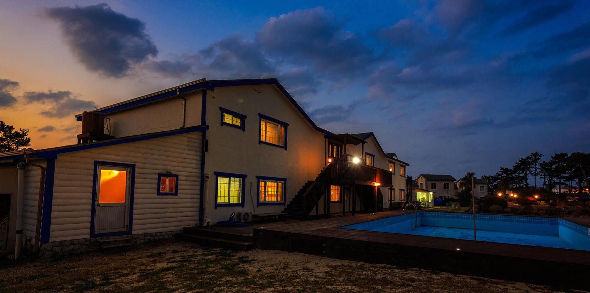 White Dream Pension Jeju Exterior photo